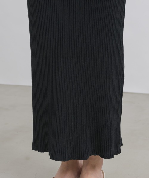 NEUNA（ヌナ）の「【肩見せもできる2wayデザイン！】2WAYビッグカラーニットワンピース（ワンピース・レディース・ブラック/グレイッシュベージュ/アイボリー・SMALL/FREE）」の15枚目の写真