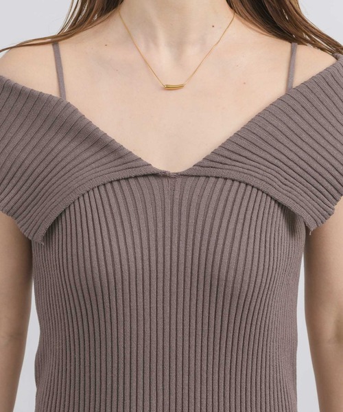 NEUNA（ヌナ）の「【肩見せもできる2wayデザイン！】2WAYビッグカラーニットワンピース（ワンピース・レディース・ブラック/グレイッシュベージュ/アイボリー・SMALL/FREE）」の12枚目の写真