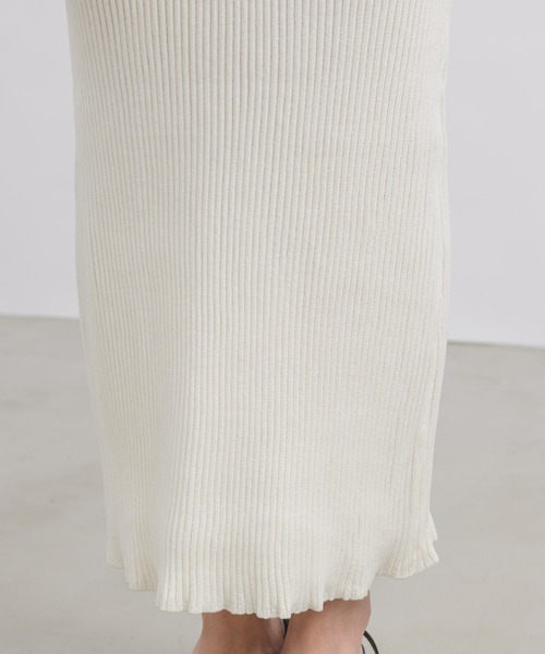 NEUNA（ヌナ）の「【肩見せもできる2wayデザイン！】2WAYビッグカラーニットワンピース（ワンピース・レディース・ブラック/グレイッシュベージュ/アイボリー・SMALL/FREE）」の9枚目の写真