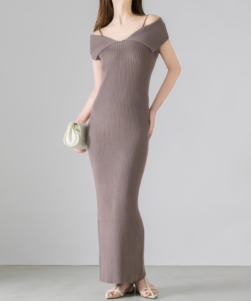 NEUNA（ヌナ）の「【肩見せもできる2wayデザイン！】2WAYビッグカラーニットワンピース（ワンピース・レディース・ブラック/グレイッシュベージュ/アイボリー・SMALL/FREE）」の11枚目の写真