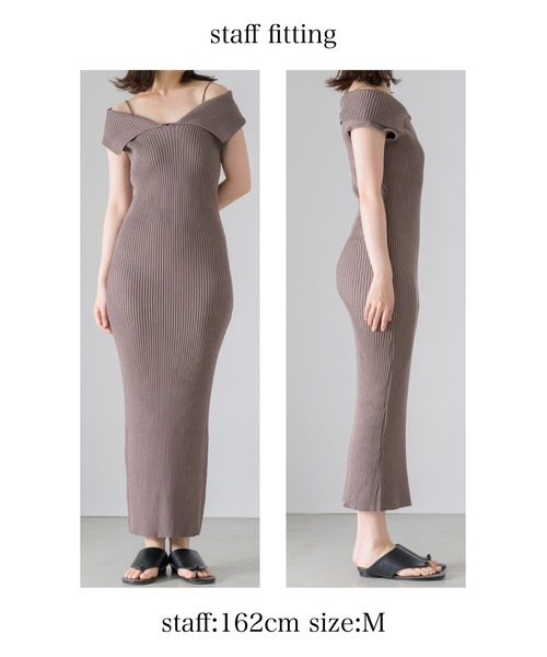 NEUNA（ヌナ）の「【肩見せもできる2wayデザイン！】2WAYビッグカラーニットワンピース（ワンピース・レディース・ブラック/グレイッシュベージュ/アイボリー・SMALL/FREE）」の19枚目の写真