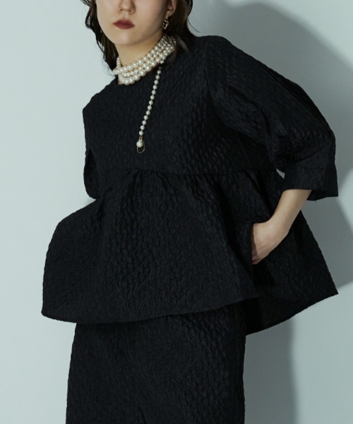 Ezick（エジック）の「Flower petals 3Dペプラムトップス（シャツ/ブラウス・レディース・ブラック/オフホワイト/パープル・FREE）」の3枚目の写真