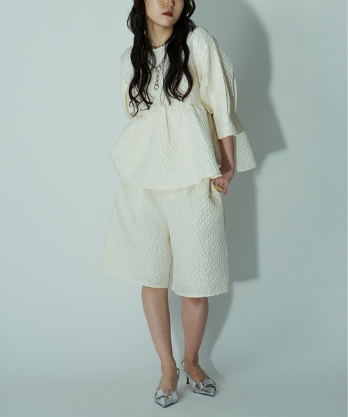 Ezick（エジック）の「Flower petals 3Dペプラムトップス（シャツ/ブラウス・レディース・ブラック/オフホワイト/パープル・FREE）」の14枚目の写真