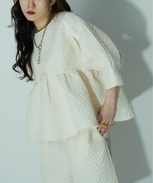 Ezick（エジック）の「Flower petals 3Dペプラムトップス（シャツ/ブラウス・レディース・ブラック/オフホワイト/パープル・FREE）」の9枚目の写真