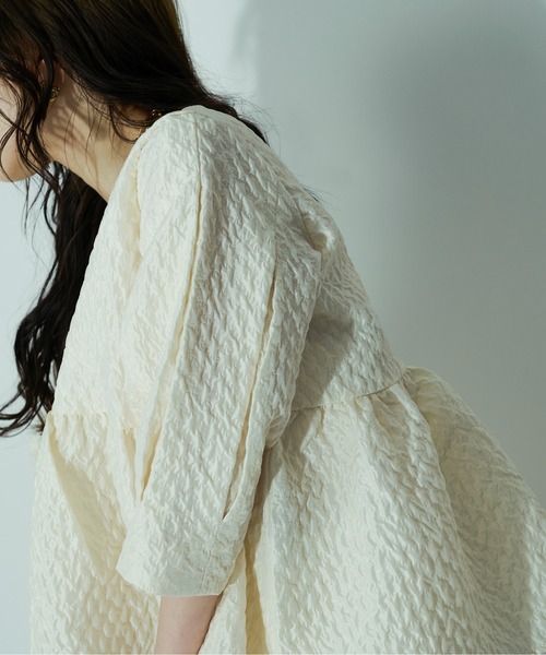 Ezick（エジック）の「Flower petals 3Dペプラムトップス（シャツ/ブラウス・レディース・ブラック/オフホワイト/パープル・FREE）」の10枚目の写真