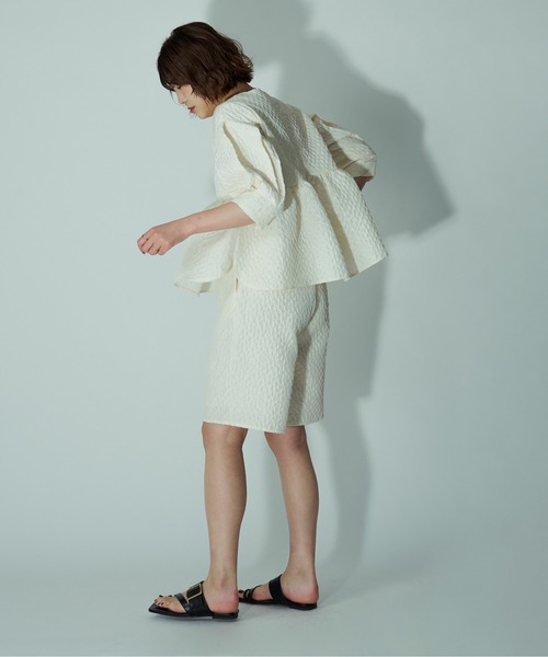 Ezick（エジック）の「Flower petals 3Dペプラムトップス（シャツ/ブラウス・レディース・ブラック/オフホワイト/パープル・FREE）」の8枚目の写真