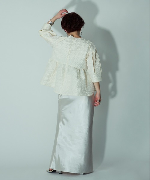 Ezick（エジック）の「Flower petals 3Dペプラムトップス（シャツ/ブラウス・レディース・ブラック/オフホワイト/パープル・FREE）」の5枚目の写真