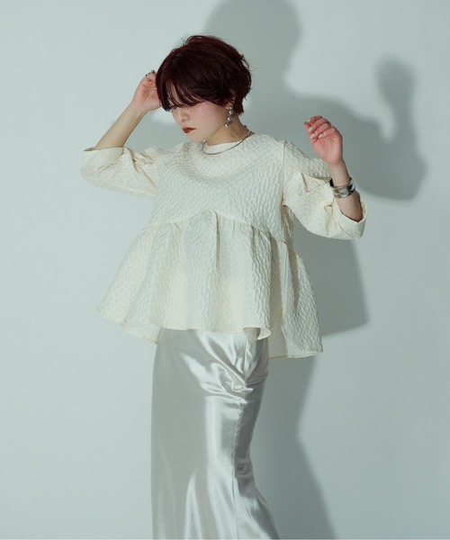 Ezick（エジック）の「Flower petals 3Dペプラムトップス（シャツ/ブラウス・レディース・ブラック/オフホワイト/パープル・FREE）」の11枚目の写真