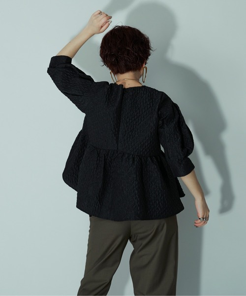 Ezick（エジック）の「Flower petals 3Dペプラムトップス（シャツ/ブラウス・レディース・ブラック/オフホワイト/パープル・FREE）」の18枚目の写真