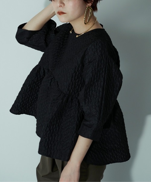 Ezick（エジック）の「Flower petals 3Dペプラムトップス（シャツ/ブラウス・レディース・ブラック/オフホワイト/パープル・FREE）」の6枚目の写真