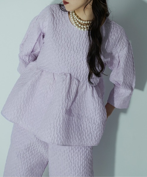 Ezick（エジック）の「Flower petals 3Dペプラムトップス（シャツ/ブラウス・レディース・ブラック/オフホワイト/パープル・FREE）」の13枚目の写真