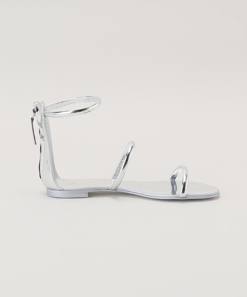 Giuseppe Zanotti（ジュベッゼサノッティ）の「【GIUSEPPE ZANOTTI/ジュゼッペ ザノッティ】metallic 3strap sandal（サンダル・レディース・シルバー・37/39/36）」の6枚目の写真