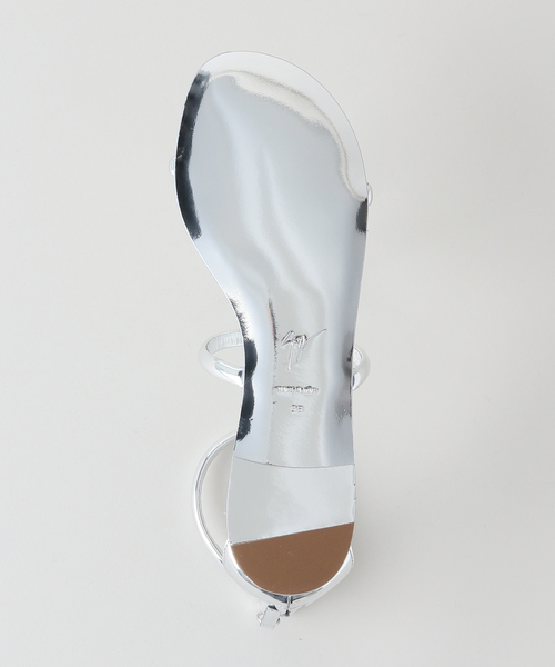 Giuseppe Zanotti（ジュベッゼサノッティ）の「【GIUSEPPE ZANOTTI/ジュゼッペ ザノッティ】metallic 3strap sandal（サンダル・レディース・シルバー・37/39/36）」の9枚目の写真