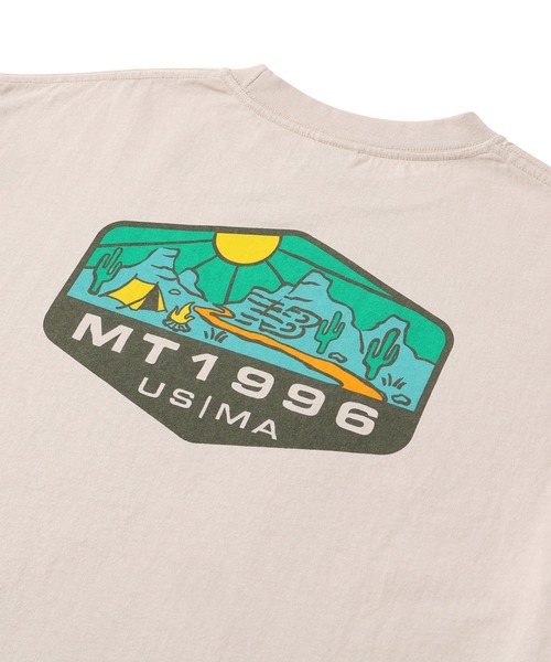NEW BALANCE(ニューバランス)の「MT1996 バックグラフィックTシャツ(Tシャツ/カットソー・メンズ・ホワイト/サンドグレー/グリーン・LARGE/MEDIUM/X-LARGE/SMALL)」の6枚目の写真
