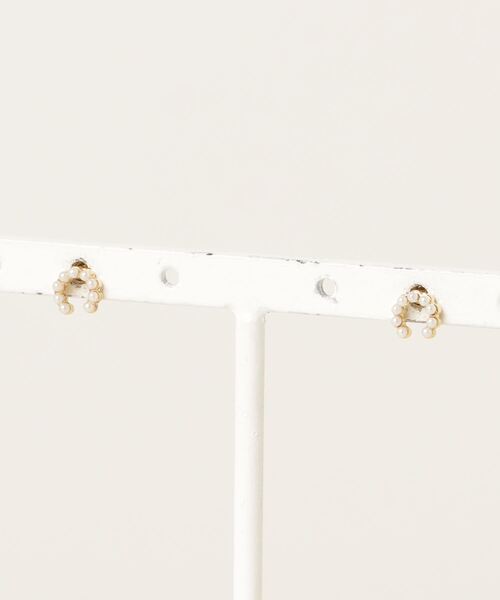 itam（アイタム）の「【itam】アイタム/ ホースシュー パールピアス（ピアス（両耳用）・レディース・ゴールド・FREE）」の4枚目の写真