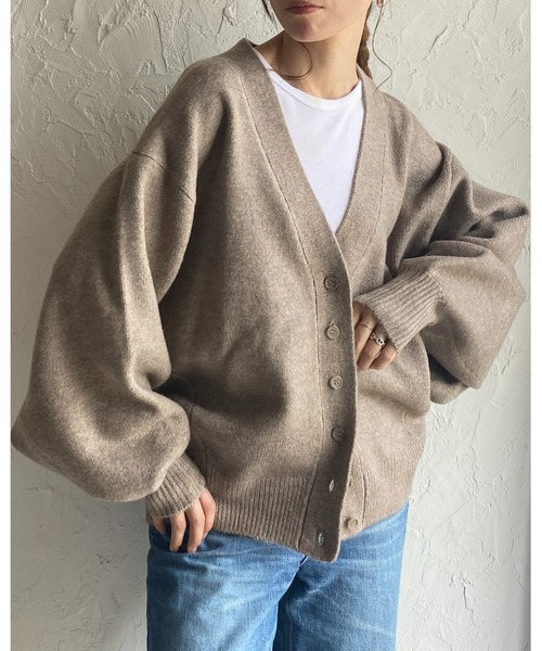 She's Closet(シーズクローゼット)の「ミックスカラードルマンスリーブボリューム袖Vネックニットカーディガン(カーディガン/ボレロ・レディース・ピンク/ブラック/アイボリー/グレイッシュベージュ・FREE)」の6枚目の写真