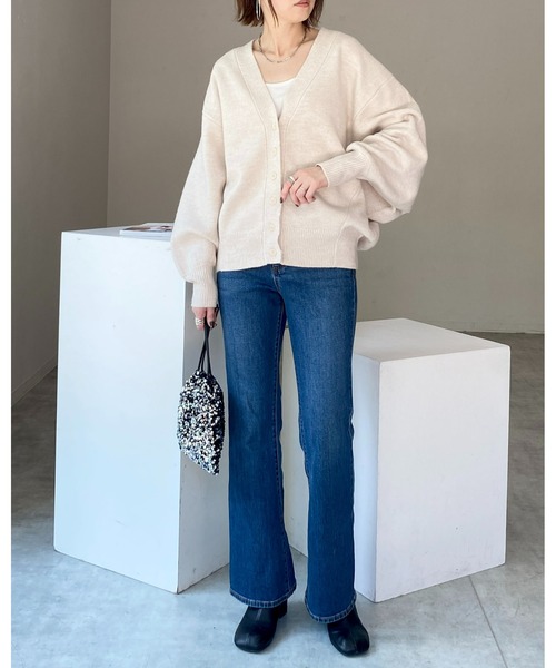 She's Closet(シーズクローゼット)の「ミックスカラードルマンスリーブボリューム袖Vネックニットカーディガン(カーディガン/ボレロ・レディース・ピンク/ブラック/アイボリー/グレイッシュベージュ・FREE)」の8枚目の写真