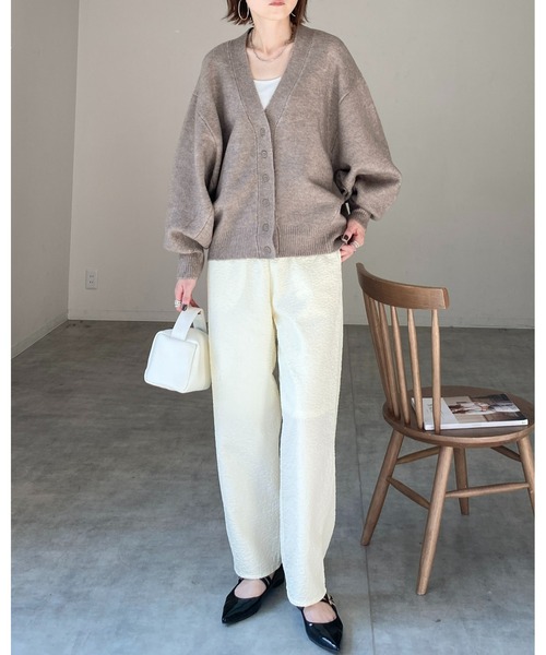 She's Closet(シーズクローゼット)の「ミックスカラードルマンスリーブボリューム袖Vネックニットカーディガン(カーディガン/ボレロ・レディース・ピンク/ブラック/アイボリー/グレイッシュベージュ・FREE)」の14枚目の写真