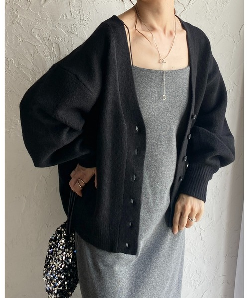 She's Closet(シーズクローゼット)の「ミックスカラードルマンスリーブボリューム袖Vネックニットカーディガン(カーディガン/ボレロ・レディース・ピンク/ブラック/アイボリー/グレイッシュベージュ・FREE)」の17枚目の写真