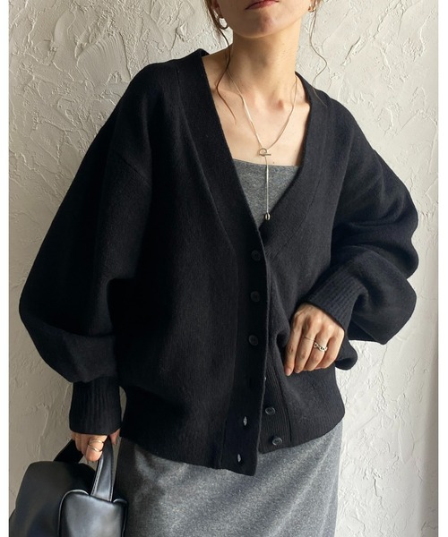 She's Closet(シーズクローゼット)の「ミックスカラードルマンスリーブボリューム袖Vネックニットカーディガン(カーディガン/ボレロ・レディース・ピンク/ブラック/アイボリー/グレイッシュベージュ・FREE)」の18枚目の写真