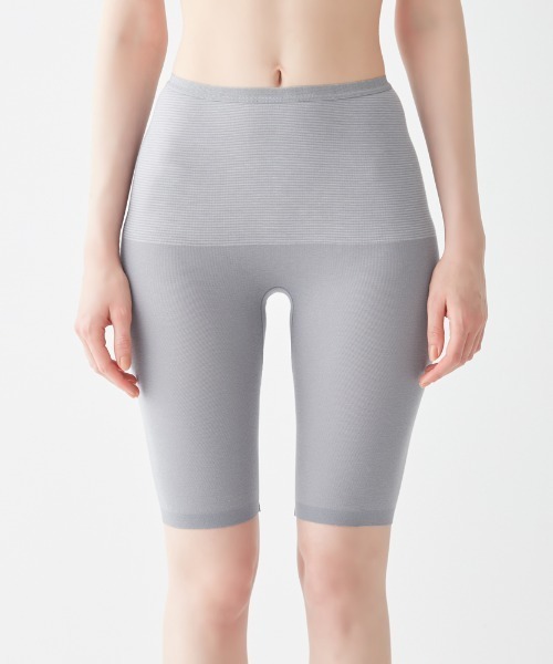 GUNZE(グンゼ)の「HOTMAGIC/ホットマジック 冷えのポイントを集中的に暖める あったか5分丈ボトム(インナーウェア/肌着・レディース・ベージュ系その他/ネイビー/ブラック/ピンク/ブルーグレー・MEDIUM/X-LARGE/LARGE)」の16枚目の写真