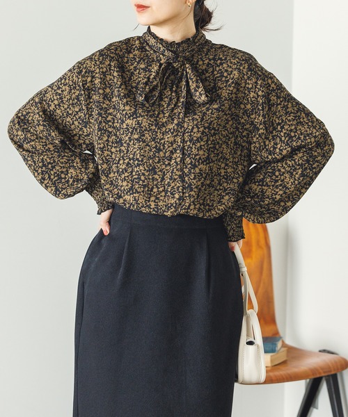 hunch(ハンチ)の「単色花柄ボウタイブラウス(シャツ/ブラウス・レディース・ベージュ系/グリーン系/ブラック系・FREE)」の9枚目の写真