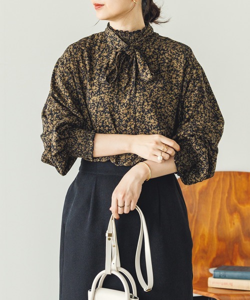 hunch(ハンチ)の「単色花柄ボウタイブラウス(シャツ/ブラウス・レディース・ベージュ系/グリーン系/ブラック系・FREE)」の12枚目の写真