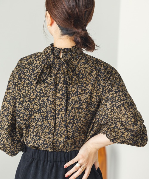 hunch(ハンチ)の「単色花柄ボウタイブラウス(シャツ/ブラウス・レディース・ベージュ系/グリーン系/ブラック系・FREE)」の21枚目の写真