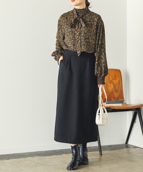 hunch（ハンチ）の「単色花柄ボウタイブラウス（シャツ/ブラウス