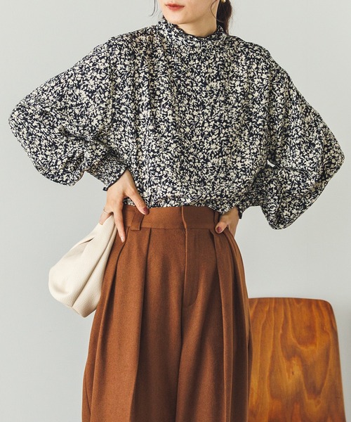 hunch(ハンチ)の「単色花柄ボウタイブラウス(シャツ/ブラウス・レディース・ベージュ系/グリーン系/ブラック系・FREE)」の4枚目の写真