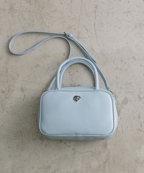 OLIVE des OLIVE（オリーブデオリーブ）の「ハートエンブレム付きボストンバッグ　1032120170（ショルダーバッグ・レディース・ブラック/サックスブルー/アイボリー・FREE）」の3枚目の写真