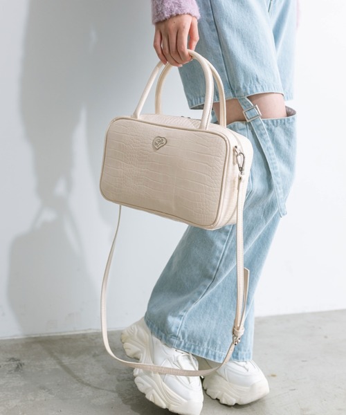 OLIVE des OLIVE（オリーブデオリーブ）の「ハートエンブレム付きボストンバッグ　1032120170（ショルダーバッグ・レディース・ブラック/サックスブルー/アイボリー・FREE）」の5枚目の写真