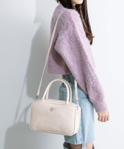 OLIVE des OLIVE（オリーブデオリーブ）の「ハートエンブレム付きボストンバッグ　1032120170（ショルダーバッグ・レディース・ブラック/サックスブルー/アイボリー・FREE）」の6枚目の写真