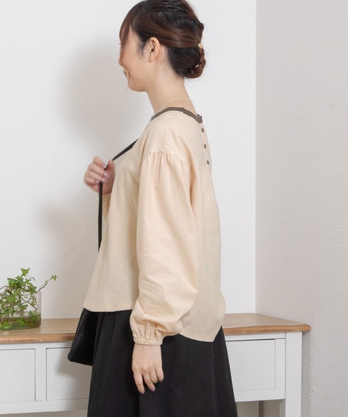 POU DOU DOU（プードゥドゥ）の「配色衿フロントボタニカル刺繍ブラウス（シャツ/ブラウス・レディース・キナリ/ダークブラウン/ライトブルー・3）」の16枚目の写真