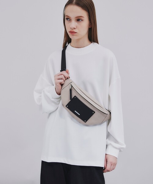 tk.TAKEO KIKUCHI(ティーケータケオキクチ)の「◆【WEB限定】レザー調ミニウエストバッグ(ボディバッグ/ウエストポーチ・レディース・ブラック系/ブラック系4/ベージュ系4/ブラック系1/ブラック系5/ダークブラウン/ブラック・00)」の7枚目の写真