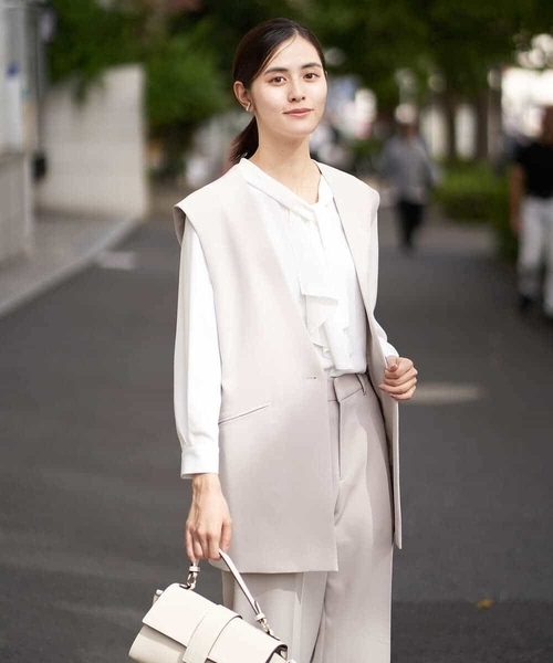 a.v.v（アーヴェヴェ）の「【洗える/イージーケア】ダブルクロスベルト付ジレジャケット（スーツベスト・レディース・ネイビー/ライトグレー・42/34/38/36/40）」の12枚目の写真