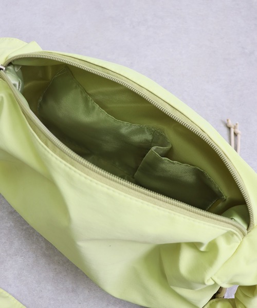 COLDE (コルデ)の「ギャザーナイロンショルダーバッグ(ショルダーバッグ・レディース・アイボリー/ライトイエロー/ブラック・FREE)」の18枚目の写真