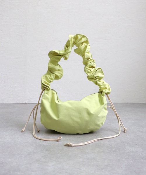 COLDE (コルデ)の「ギャザーナイロンショルダーバッグ(ショルダーバッグ・レディース・アイボリー/ライトイエロー/ブラック・FREE)」の17枚目の写真