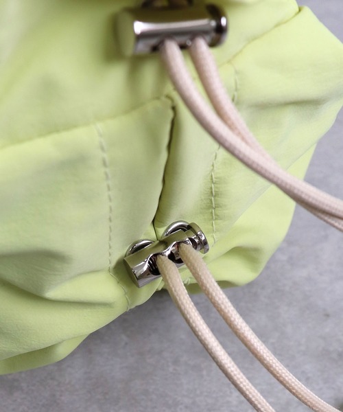 COLDE (コルデ)の「ギャザーナイロンショルダーバッグ(ショルダーバッグ・レディース・アイボリー/ライトイエロー/ブラック・FREE)」の19枚目の写真