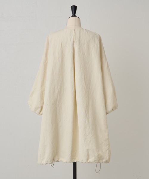 BEARDSLEY（ビアズリー）の「リネンポリバルーン袖コート（ノーカラーコート・レディース・ネイビー/アイボリー・FREE）」の18枚目の写真