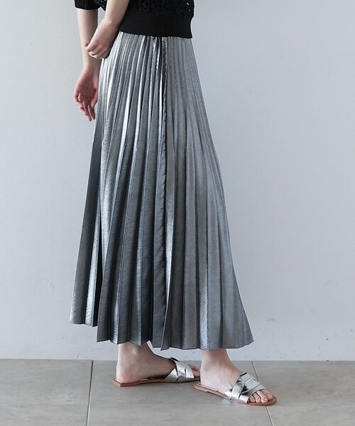 GALLEST（ギャレスト）の「シャイニープリーツスカート（スカート・レディース・ゴールド/ブラック/シルバー・36/38/40）」の2枚目の写真