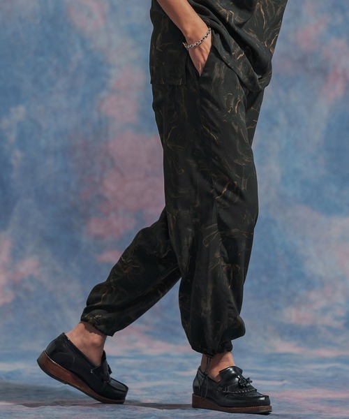 Jih Nunc（ジーヌンク）の「mp12053- 総柄パラシュートパンツ（その他