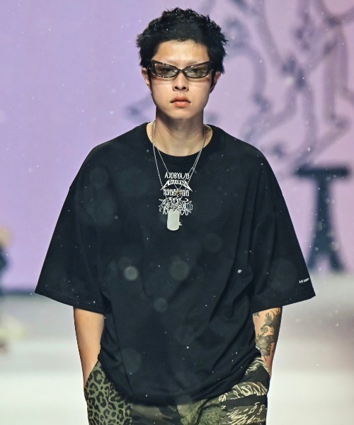 AJOBYAJO（アジョバイアジョ）の「【AJOBYAJO】Total Logo Embroidered T-Shirt（Tシャツ/カットソー・メンズ・ブラック/ホワイト・XL/L）」の2枚目の写真