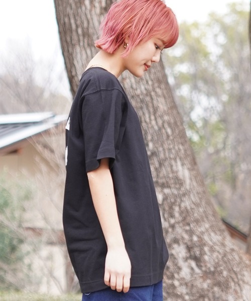 THRASHER（スラッシャー）の「【ムラサキスポーツ限定】THRASHER/スラッシャー 無地Tシャツ バーニングハートロゴ ビックシルエット 刺繍ロゴ ボックスシルエット 男女兼用 THML-24SPZOZO01（Tシャツ/カットソー・レディース・ブラック/ホワイト・M/L/XL）」の17枚目の写真