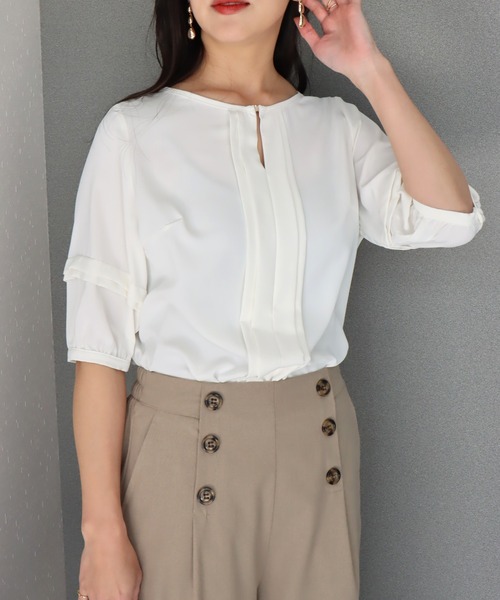 libelle more(リベル モア)の「合繊前タック半袖ブラウス(シャツ/ブラウス・レディース・ブラック/オフホワイト・L/M)」の5枚目の写真