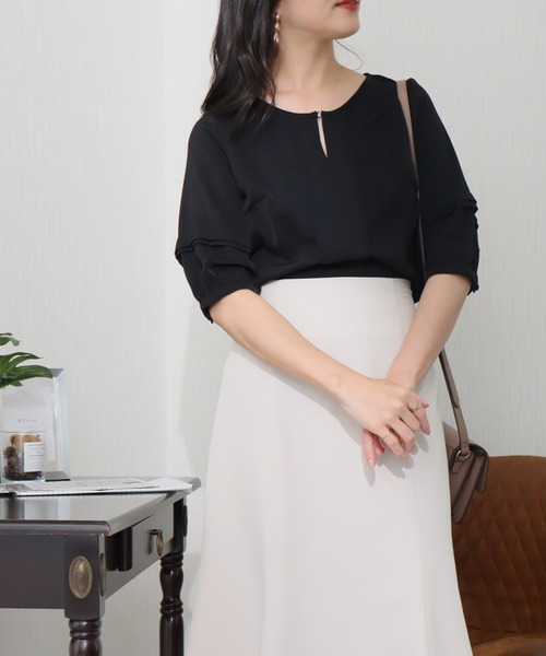 libelle more(リベル モア)の「合繊前タック半袖ブラウス(シャツ/ブラウス・レディース・ブラック/オフホワイト・L/M)」の10枚目の写真
