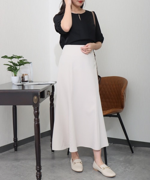 libelle more(リベル モア)の「合繊前タック半袖ブラウス(シャツ/ブラウス・レディース・ブラック/オフホワイト・L/M)」の8枚目の写真