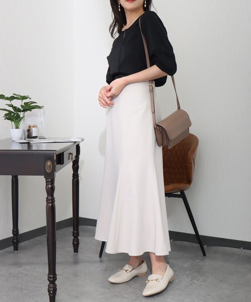 libelle more(リベル モア)の「合繊前タック半袖ブラウス(シャツ/ブラウス・レディース・ブラック/オフホワイト・L/M)」の9枚目の写真