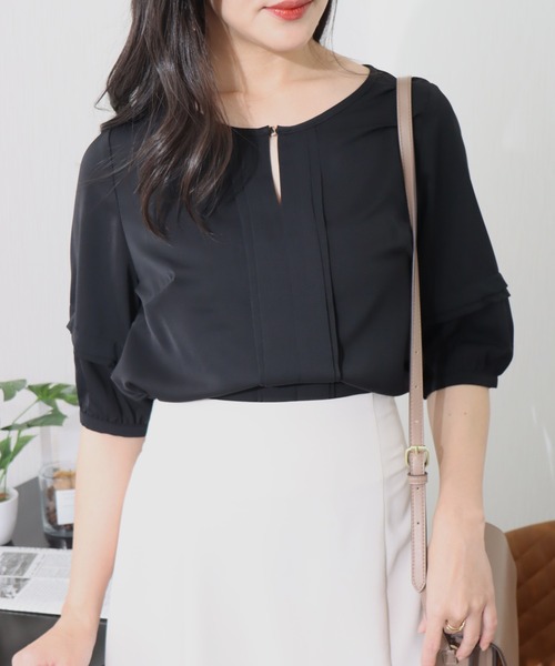 libelle more(リベル モア)の「合繊前タック半袖ブラウス(シャツ/ブラウス・レディース・ブラック/オフホワイト・L/M)」の11枚目の写真