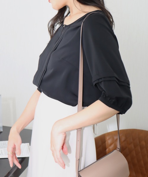 libelle more(リベル モア)の「合繊前タック半袖ブラウス(シャツ/ブラウス・レディース・ブラック/オフホワイト・L/M)」の12枚目の写真